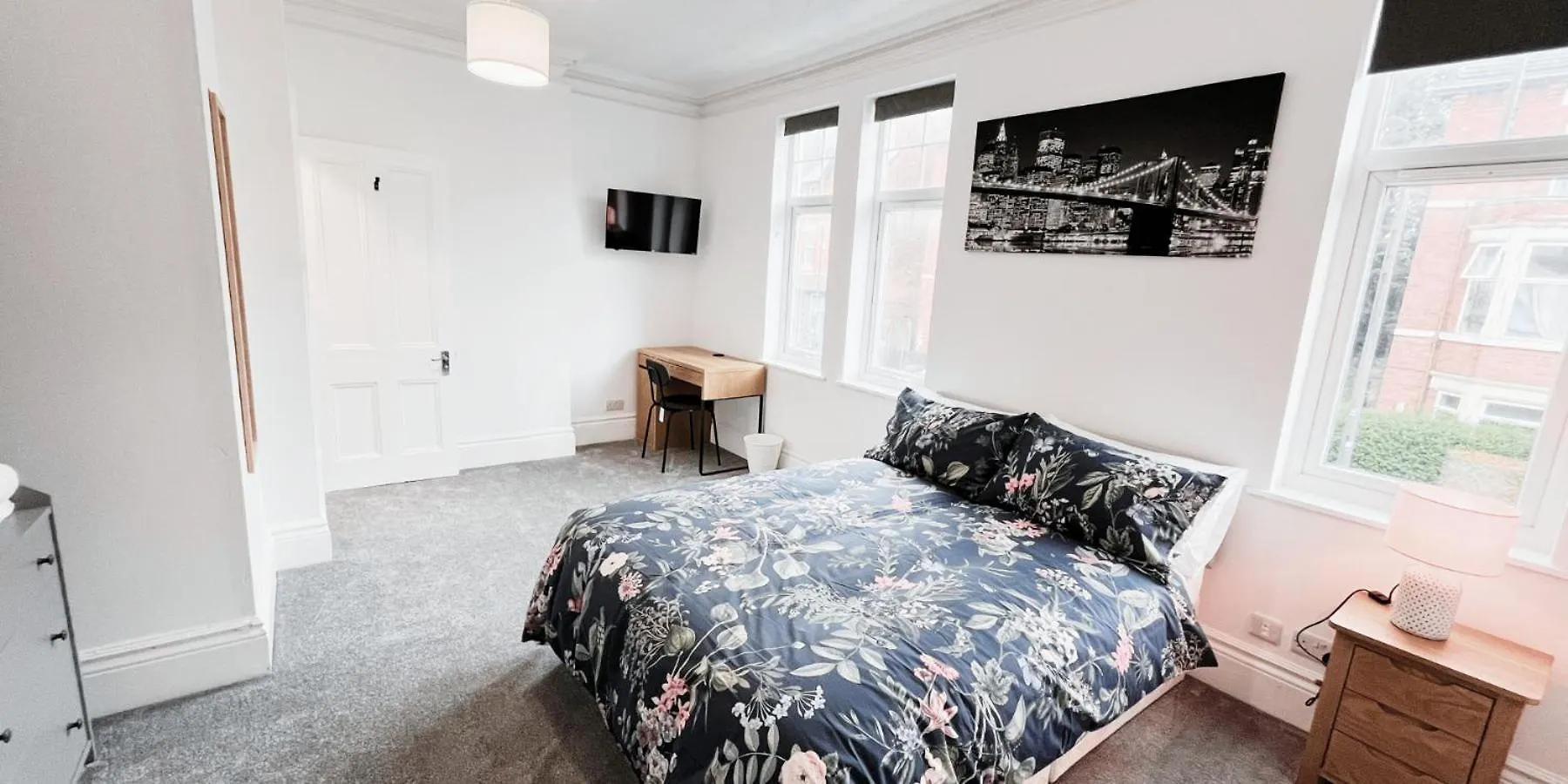 Spacious Room In Modern House Near Nottingham